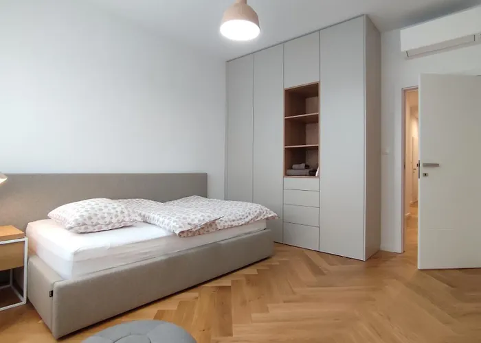 公寓 Oldtown 130m2 ,60m2 Terrace And 2 Bathrooms 布拉迪斯拉发