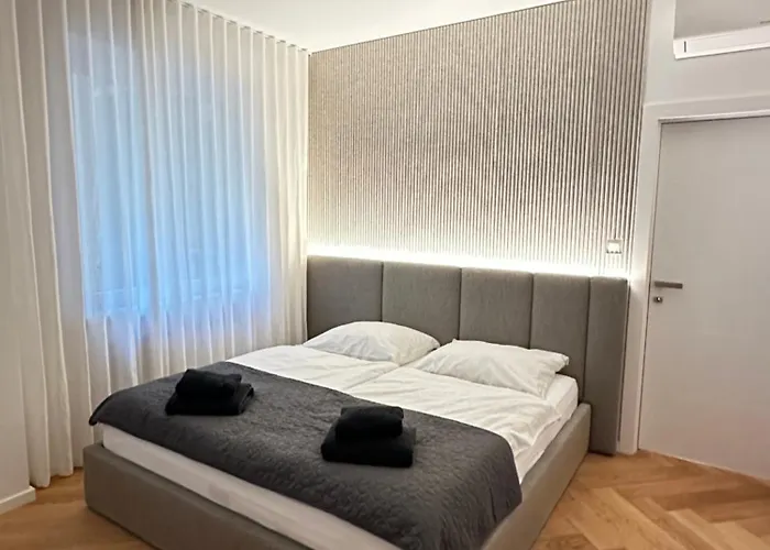 Oldtown 130m2 ,60m2 Terrace And 2 Bathrooms * 布拉迪斯拉发